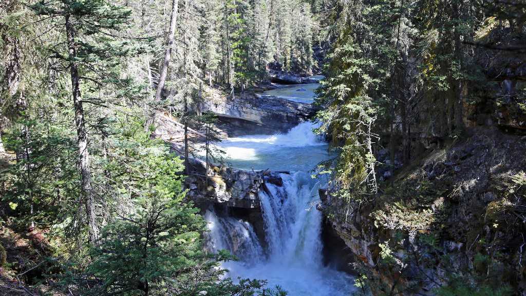 from-to-johnston-canyon-group-lake-tours-private-shuttle-bus-ride-transfer