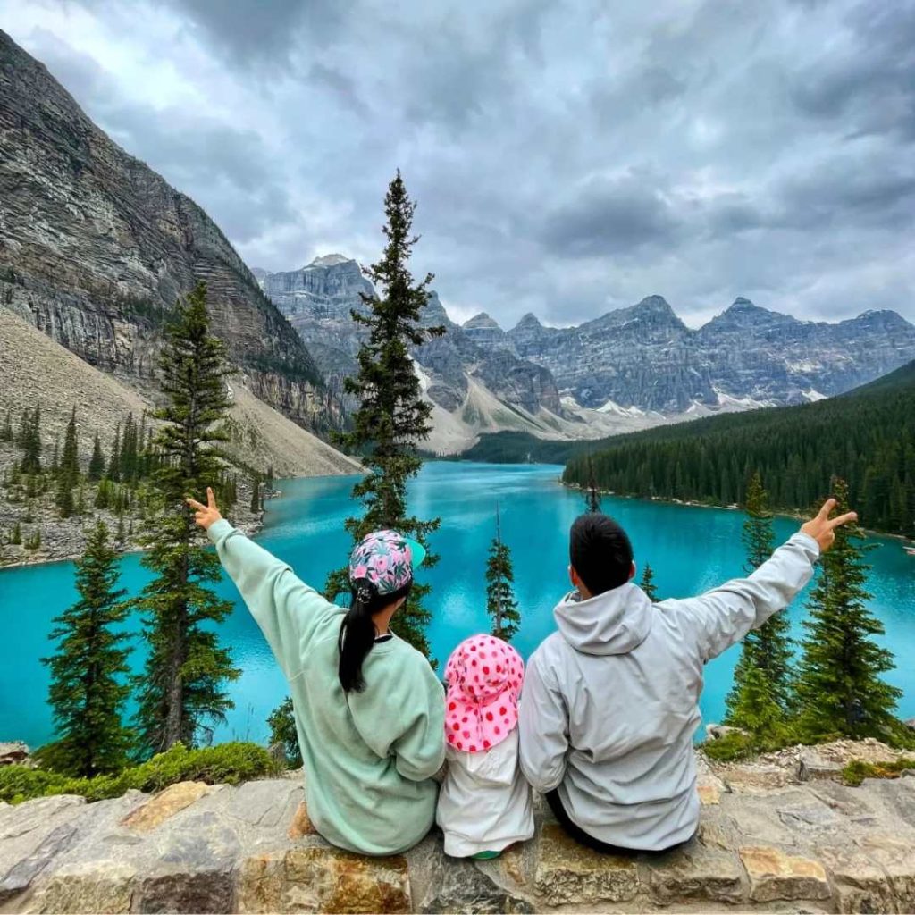 moraine-lake-guided-shuttle-mid-day